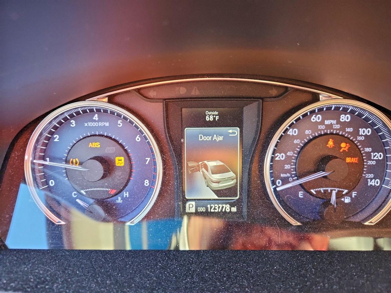 2016 TOYOTA CAMRY LE photo 9