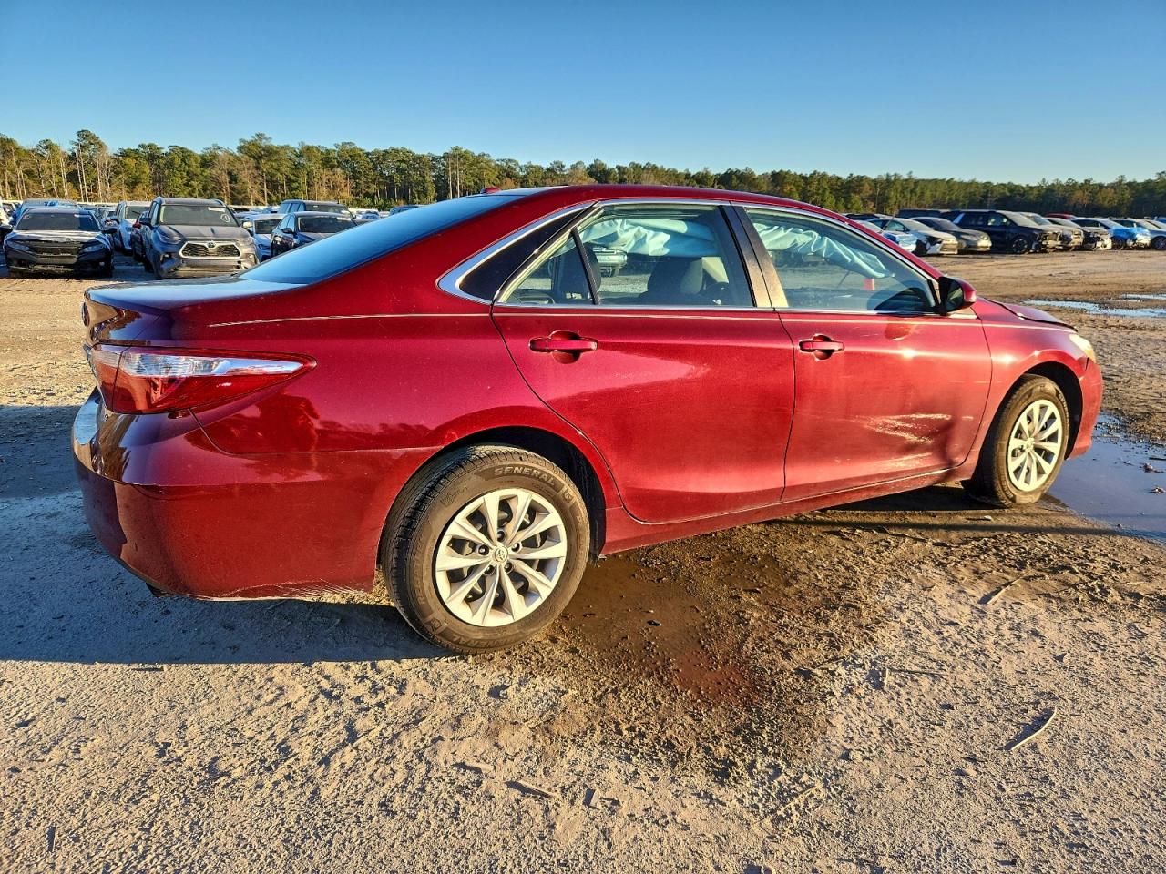 2016 TOYOTA CAMRY LE photo 3