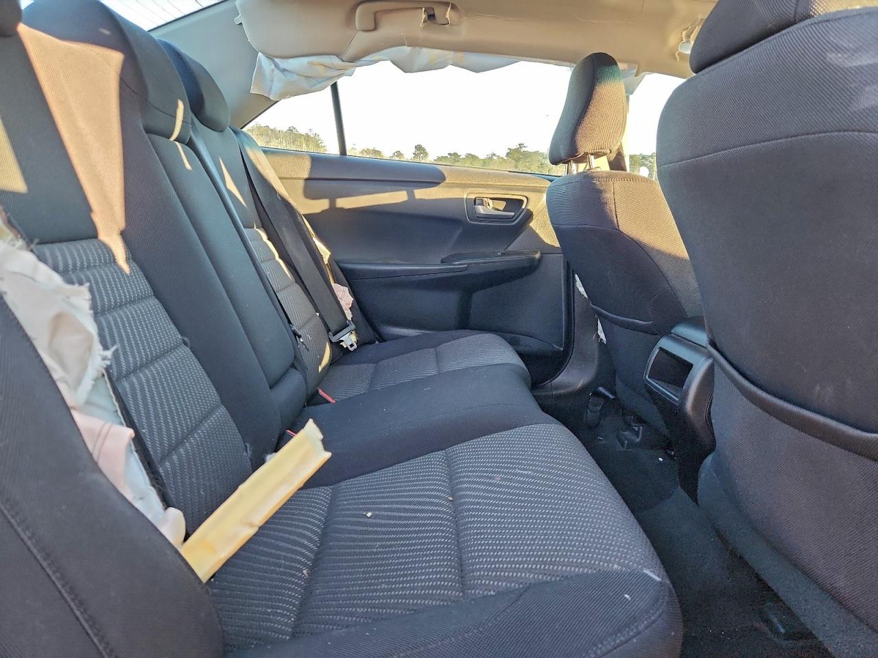 2016 TOYOTA CAMRY LE photo 10