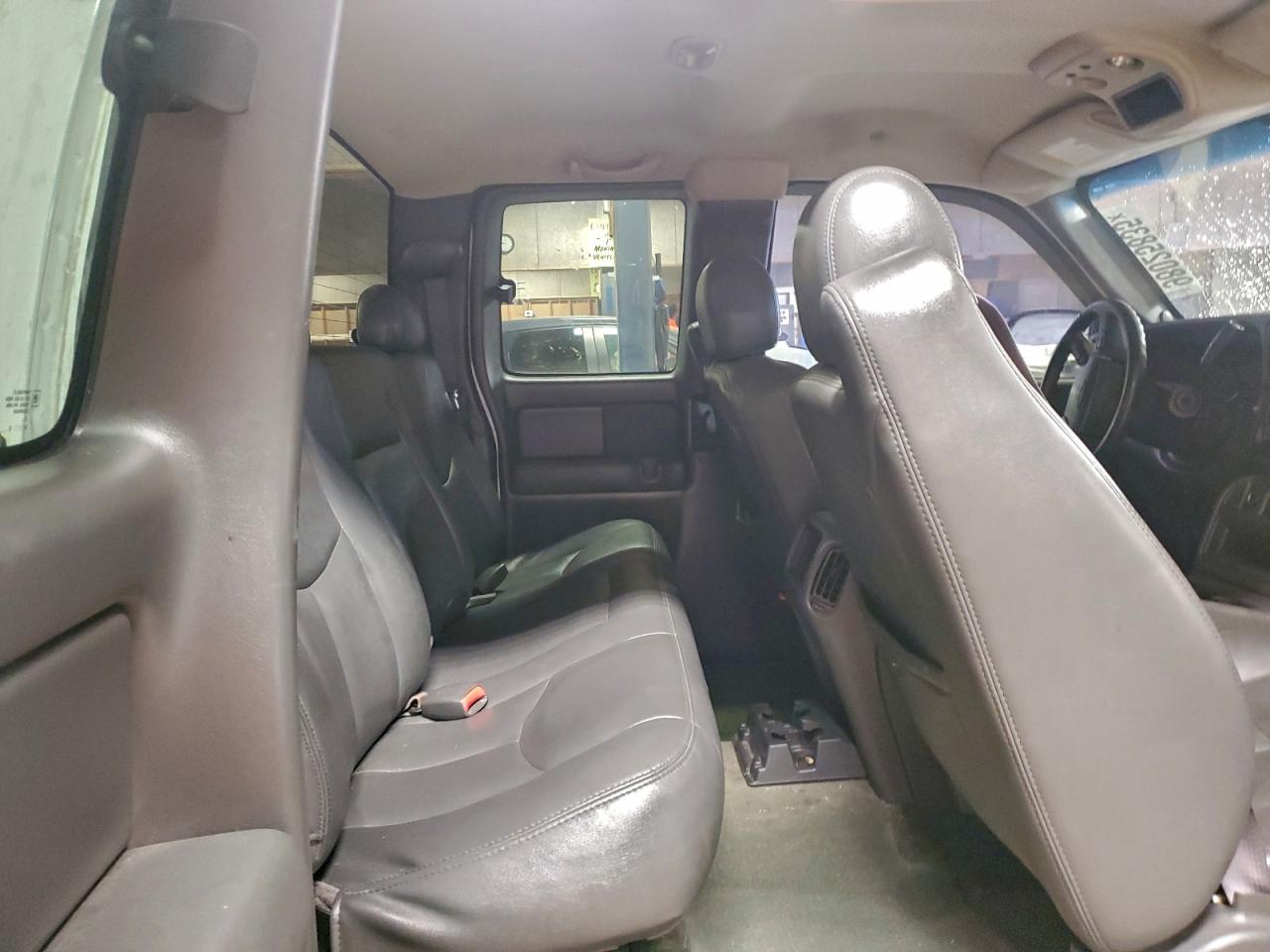 2004 CHEVROLET SILVERADO K2500 photo 10
