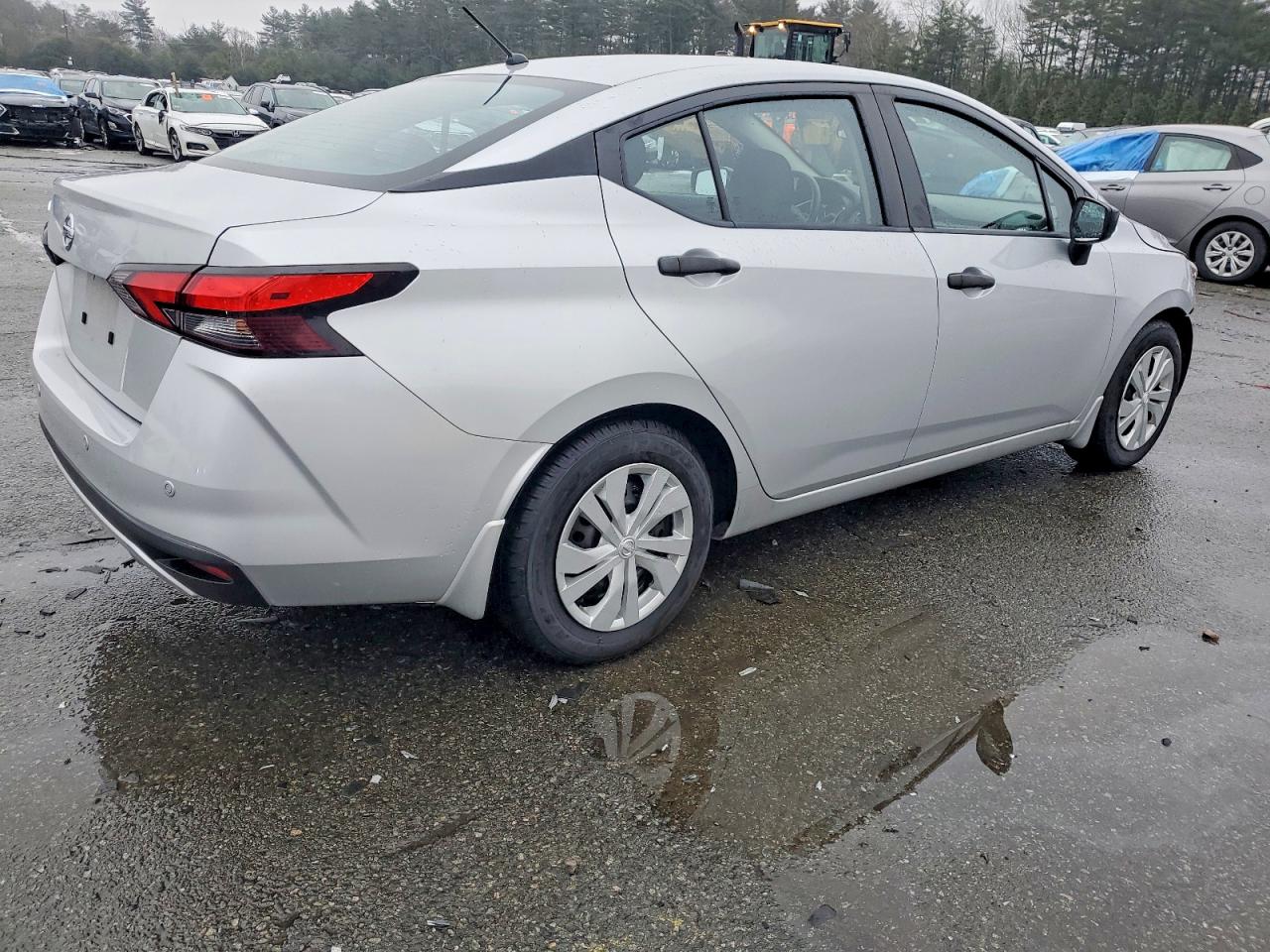2020 NISSAN VERSA S photo 3