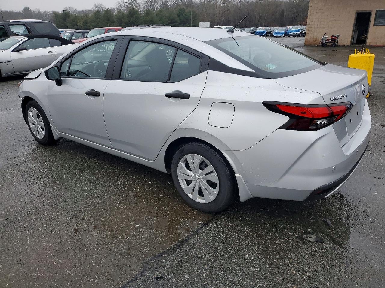2020 NISSAN VERSA S photo 2