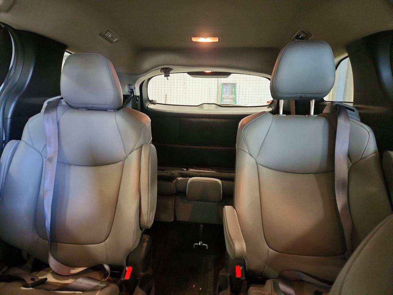 2025 TOYOTA SIENNA XLE photo 10