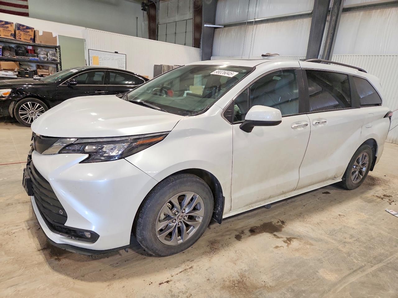 2025 TOYOTA SIENNA
