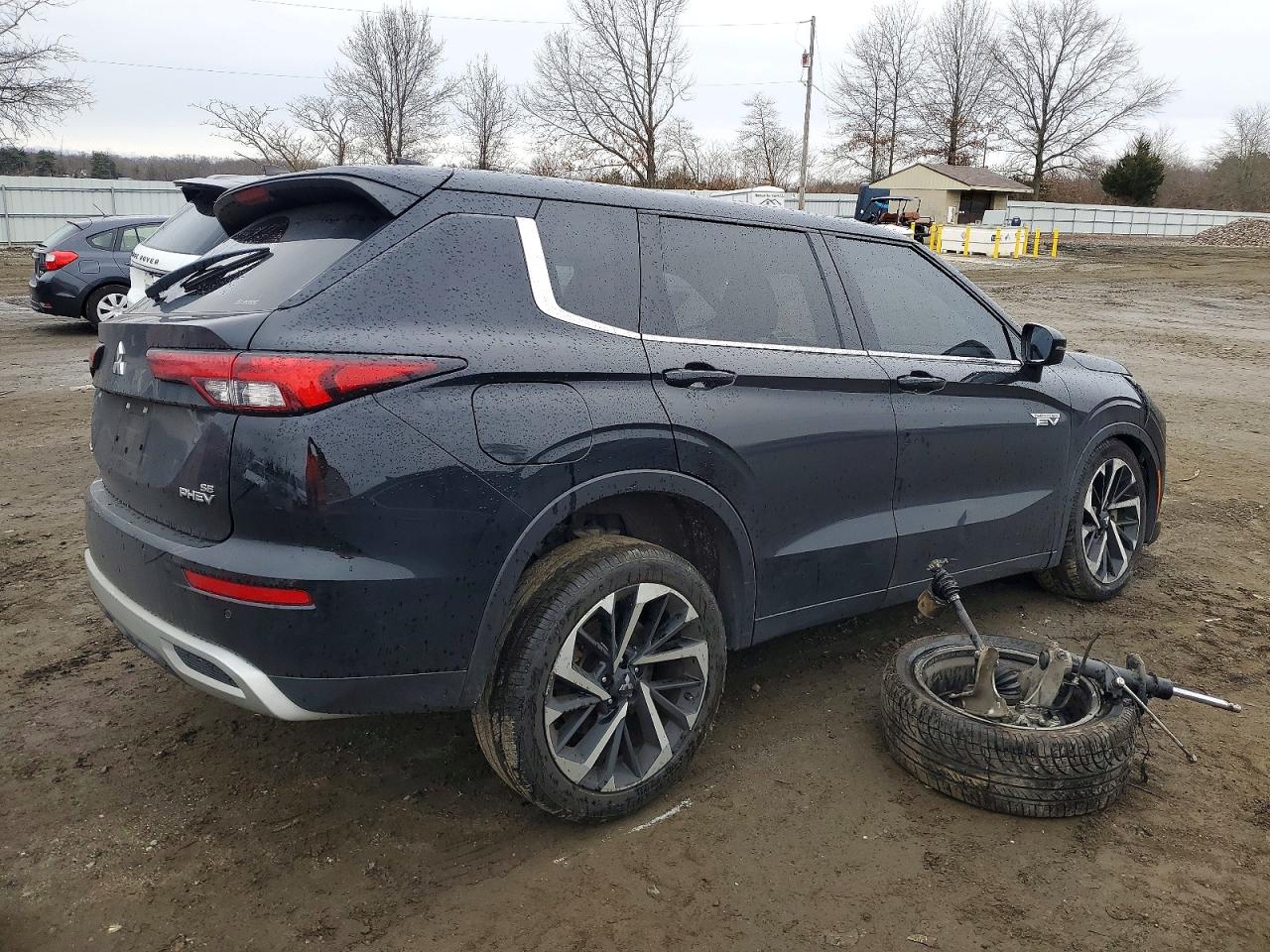 2024 MITSUBISHI OUTLANDER SE photo 3