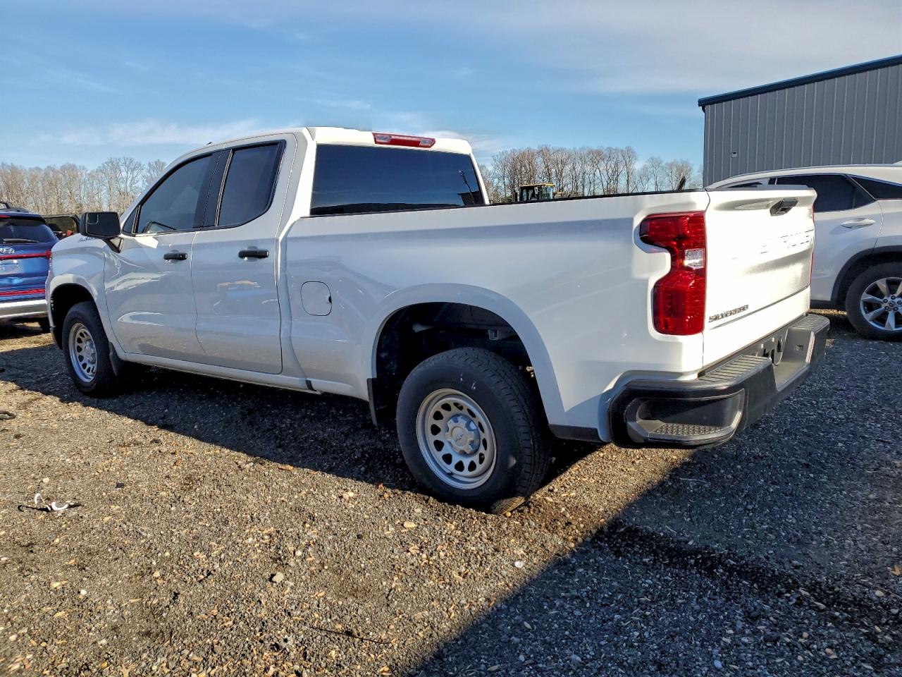 2025 CHEVROLET SILVERADO C1500 photo 2
