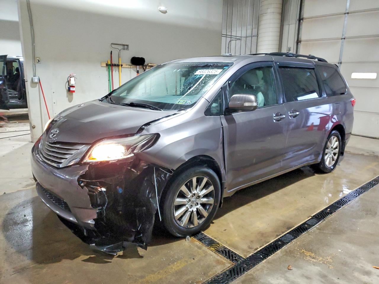 2015 TOYOTA SIENNA