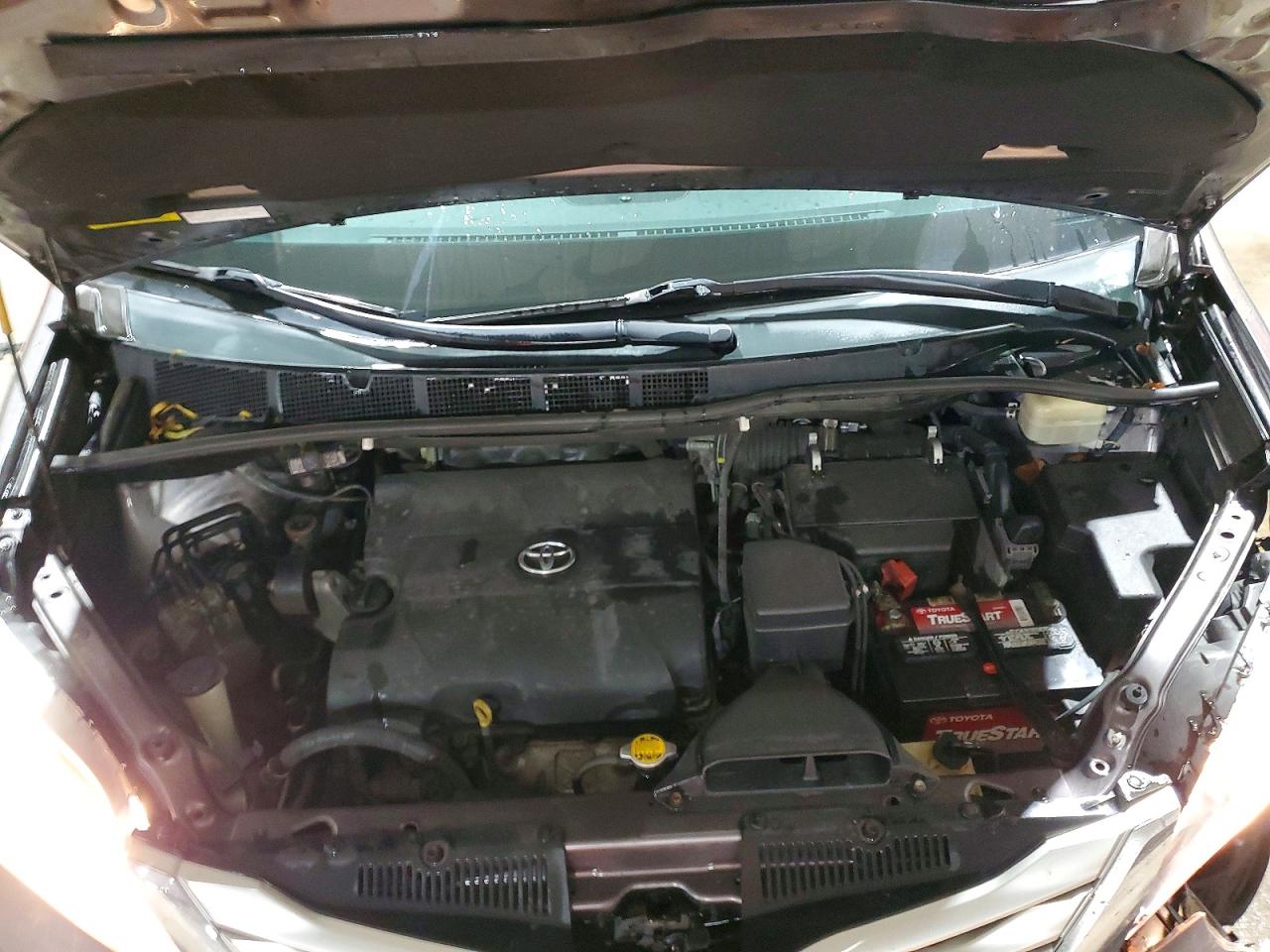 2015 TOYOTA SIENNA XLE photo 12