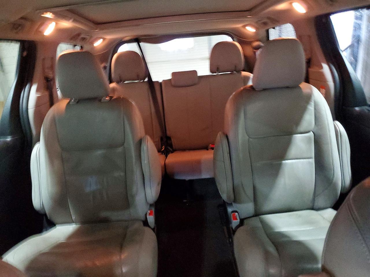 2015 TOYOTA SIENNA XLE photo 10