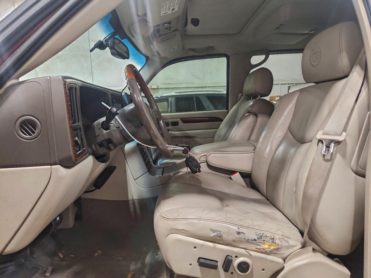2004 CADILLAC ESCALADE EXT photo 7