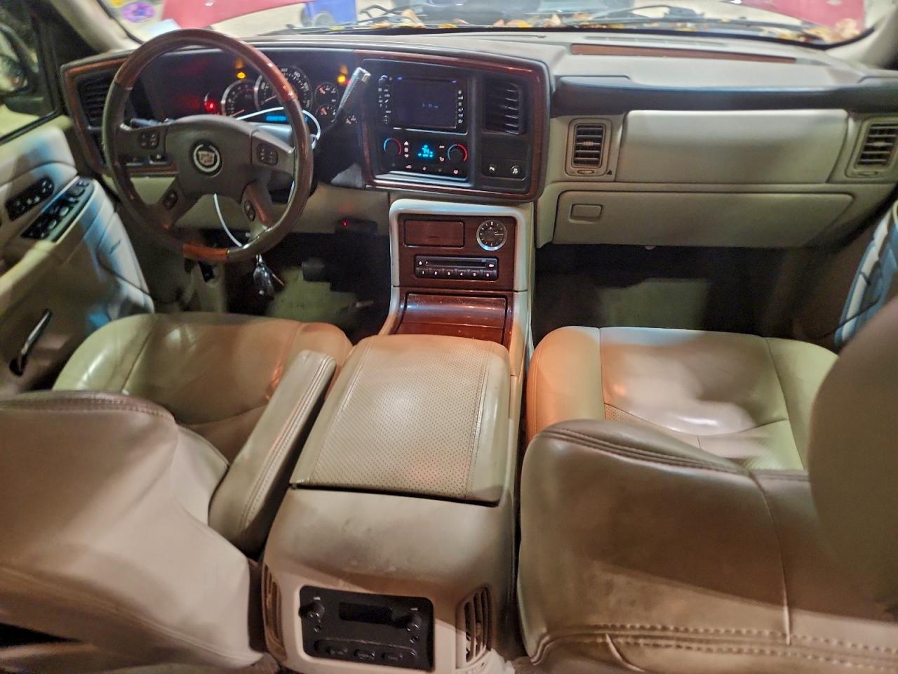 2004 CADILLAC ESCALADE EXT photo 8