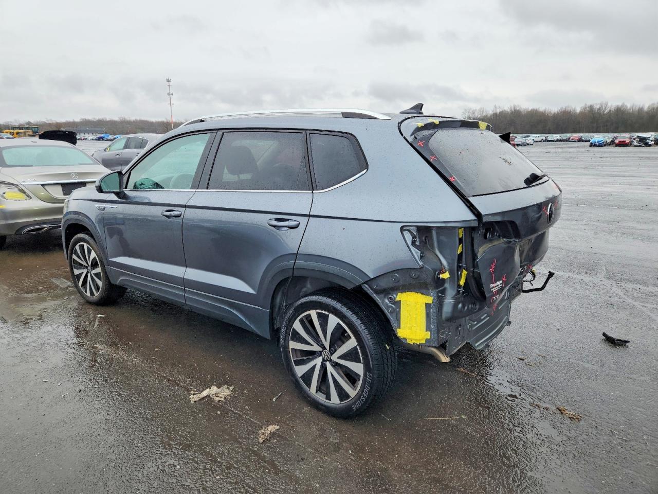 2024 VOLKSWAGEN TAOS SE photo 2