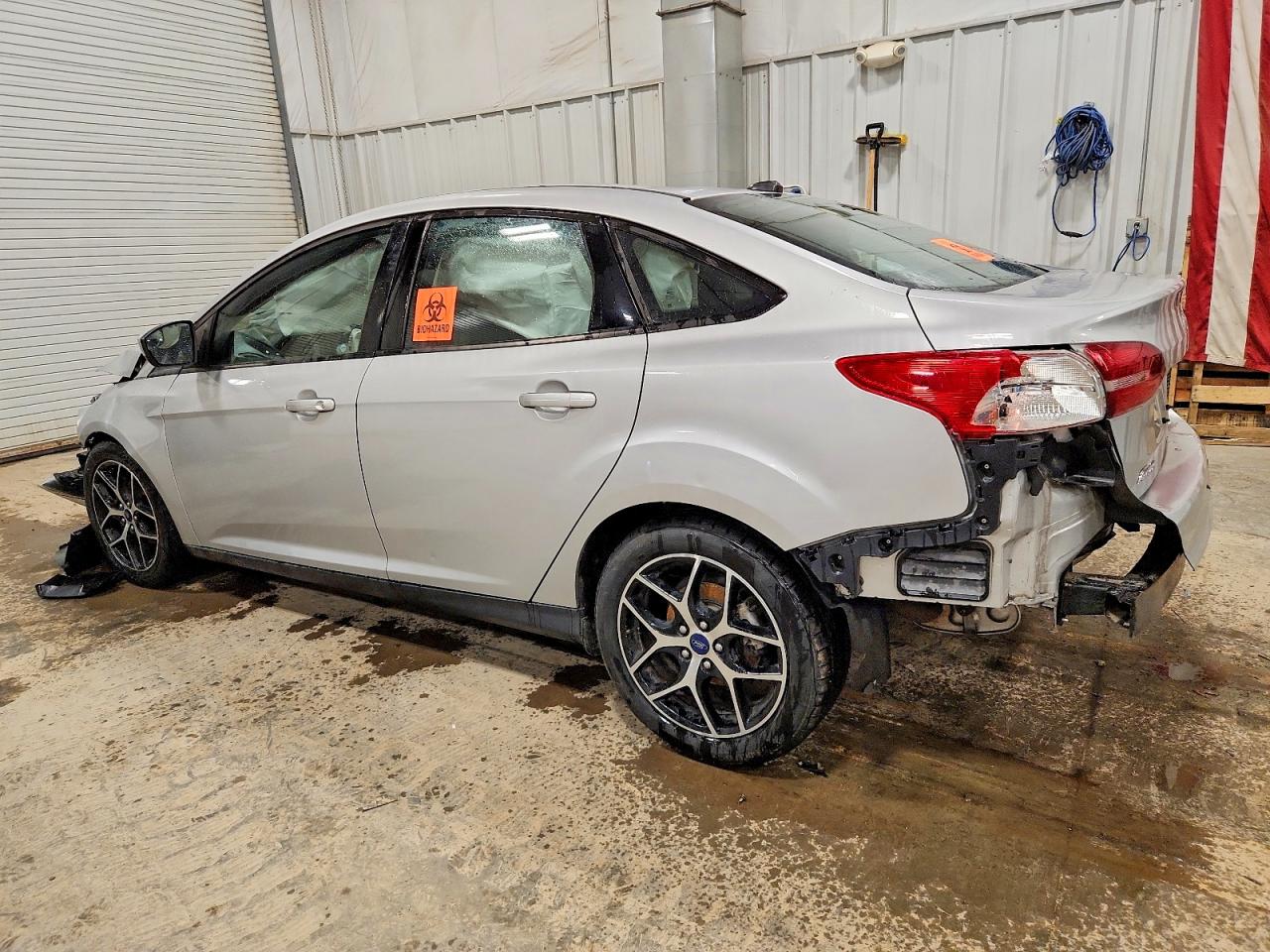 2018 FORD FOCUS SE photo 2