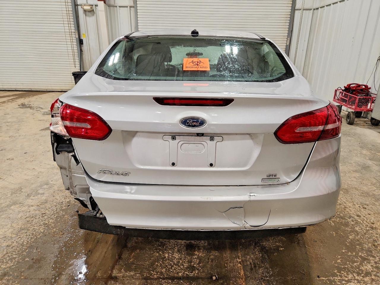 2018 FORD FOCUS SE photo 6