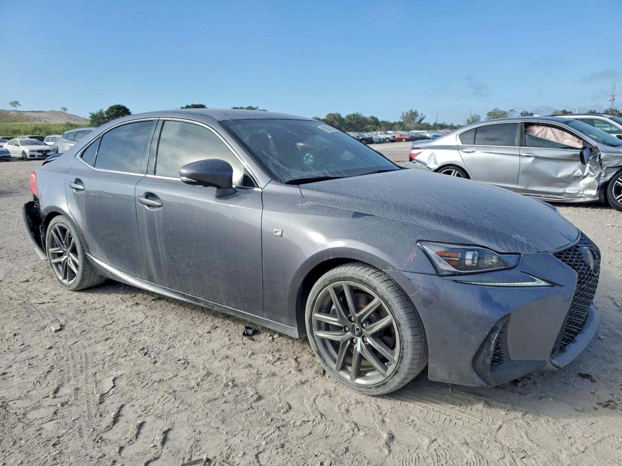2018 LEXUS IS 300 photo 4