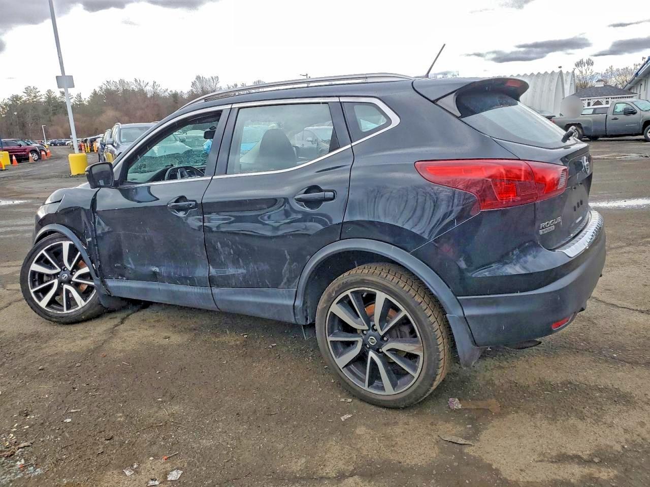 2018 NISSAN ROGUE SPORT photo 2