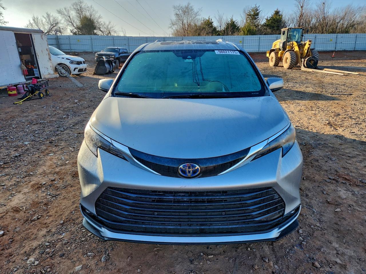 2025 TOYOTA SIENNA XLE photo 5