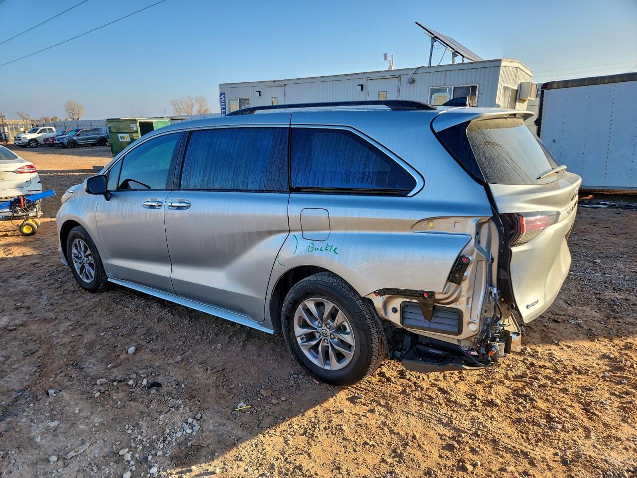2025 TOYOTA SIENNA XLE photo 2
