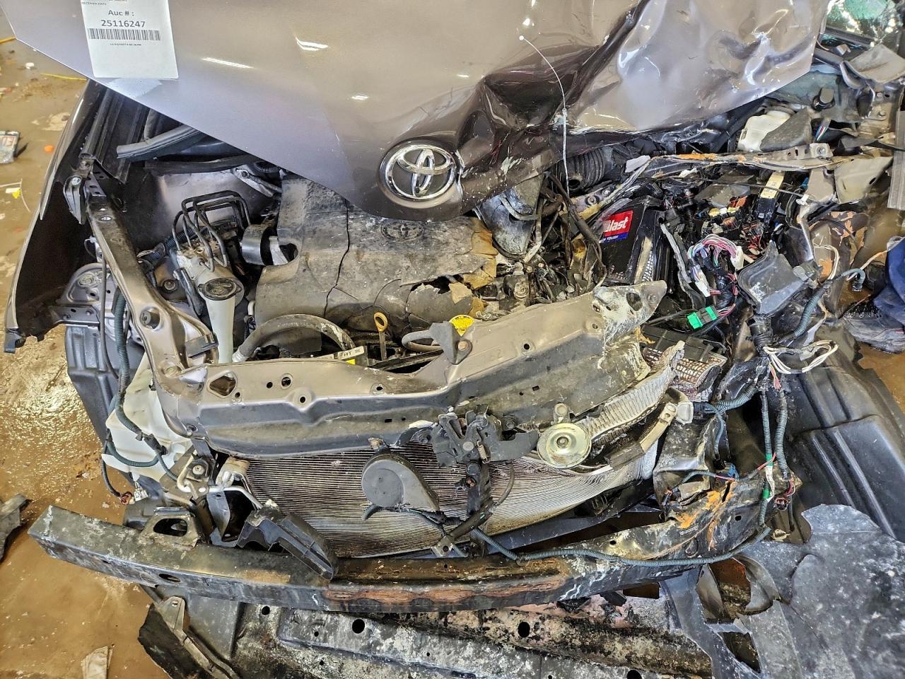 2013 TOYOTA SIENNA LE photo 12