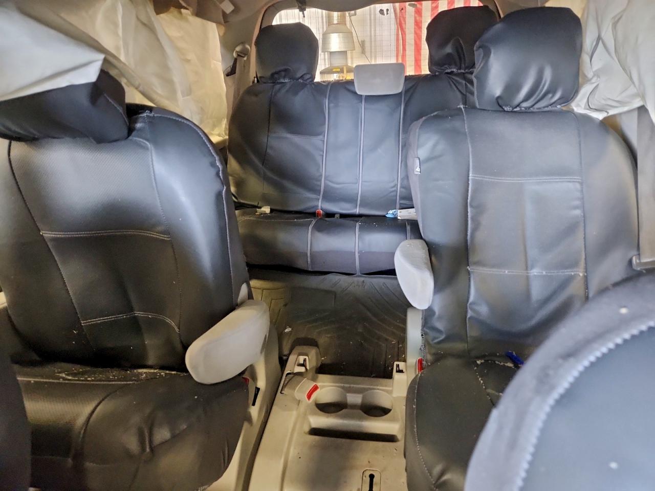 2013 TOYOTA SIENNA LE photo 10