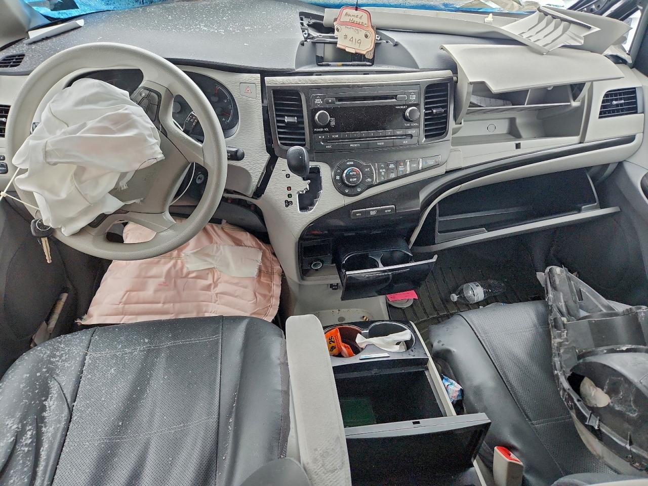 2013 TOYOTA SIENNA LE photo 8