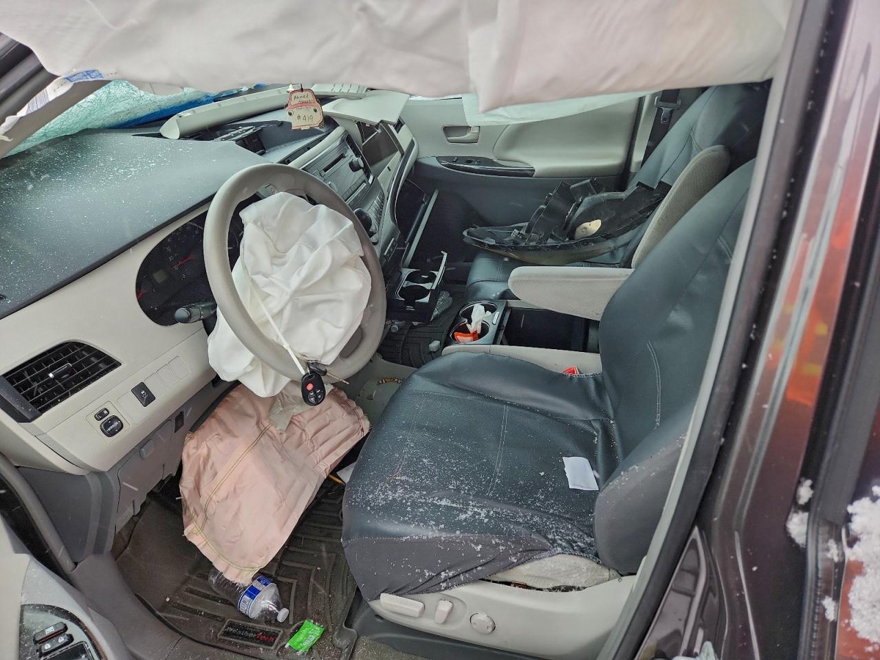 2013 TOYOTA SIENNA LE photo 7