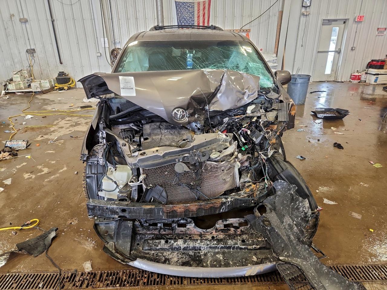 2013 TOYOTA SIENNA LE photo 5