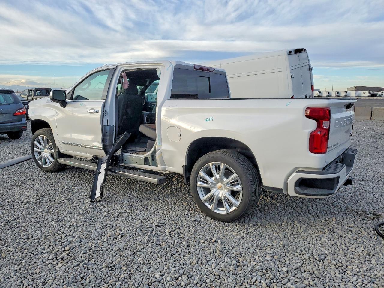 2025 CHEVROLET SILVERADO K1500 HIGH COUNTRY photo 2