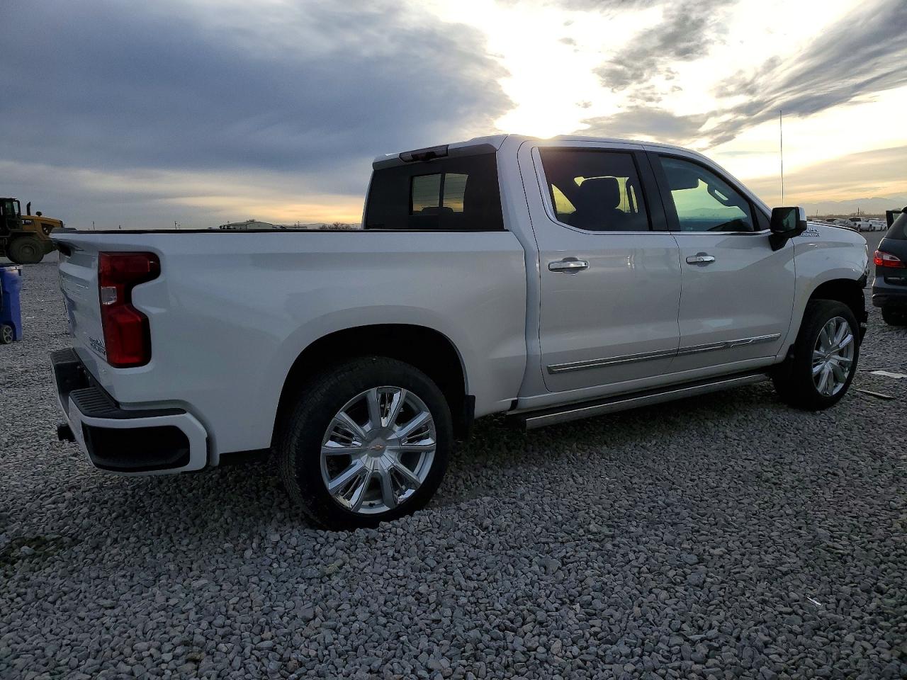 2025 CHEVROLET SILVERADO K1500 HIGH COUNTRY photo 3