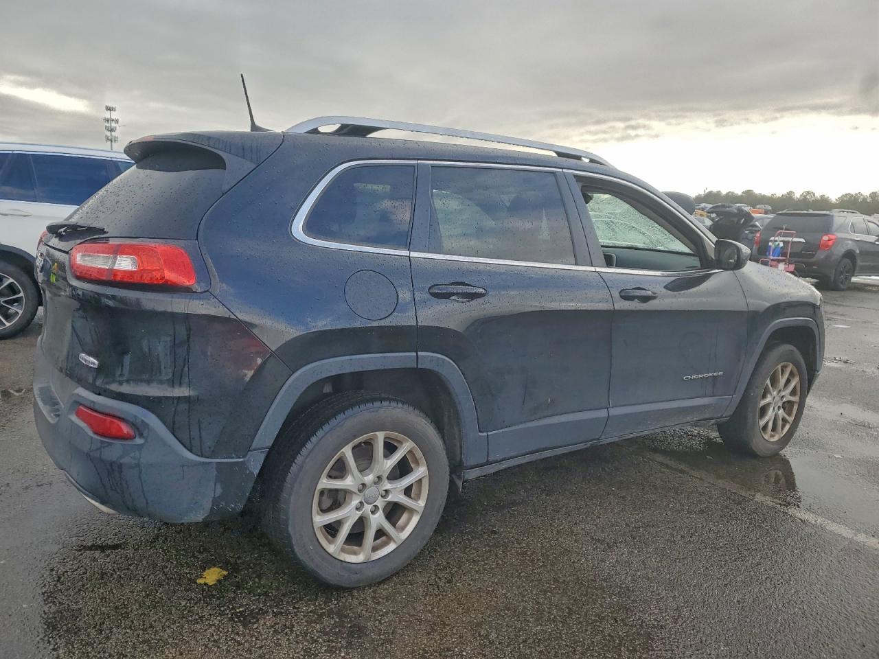2017 JEEP CHEROKEE LATITUDE photo 3