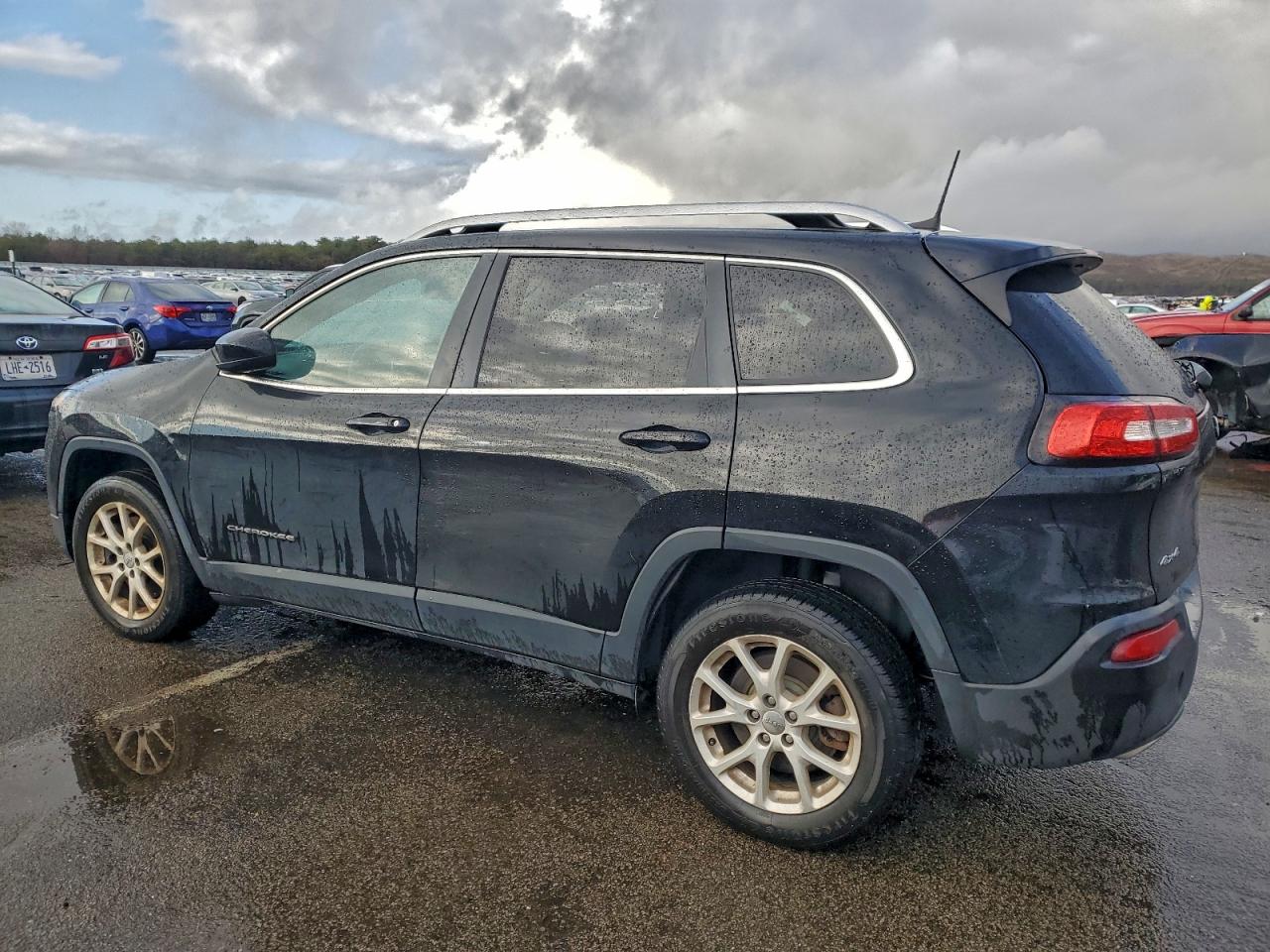 2017 JEEP CHEROKEE LATITUDE photo 2