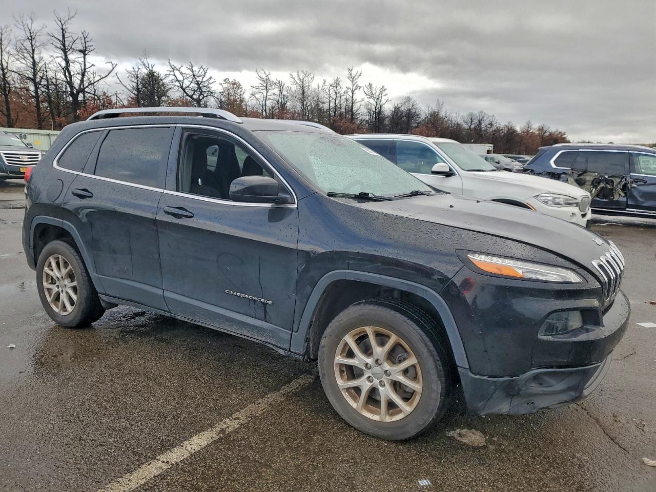 2017 JEEP CHEROKEE LATITUDE photo 4