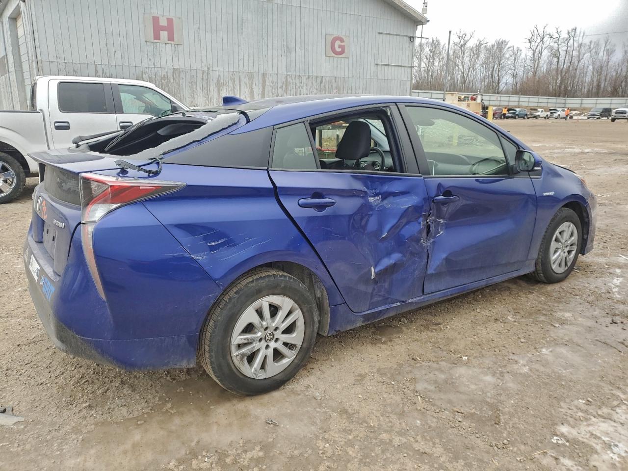 2017 TOYOTA PRIUS photo 3