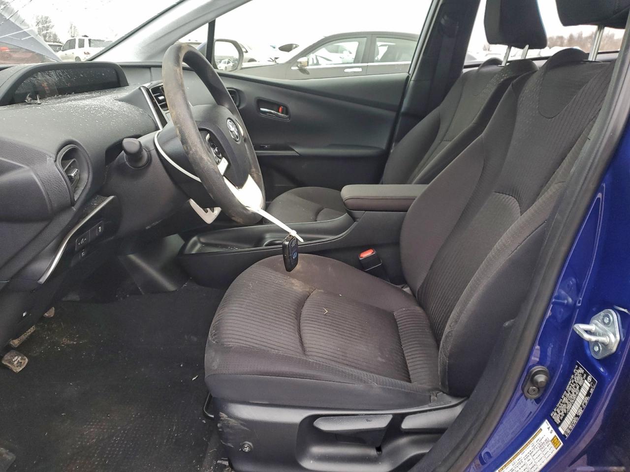 2017 TOYOTA PRIUS photo 7