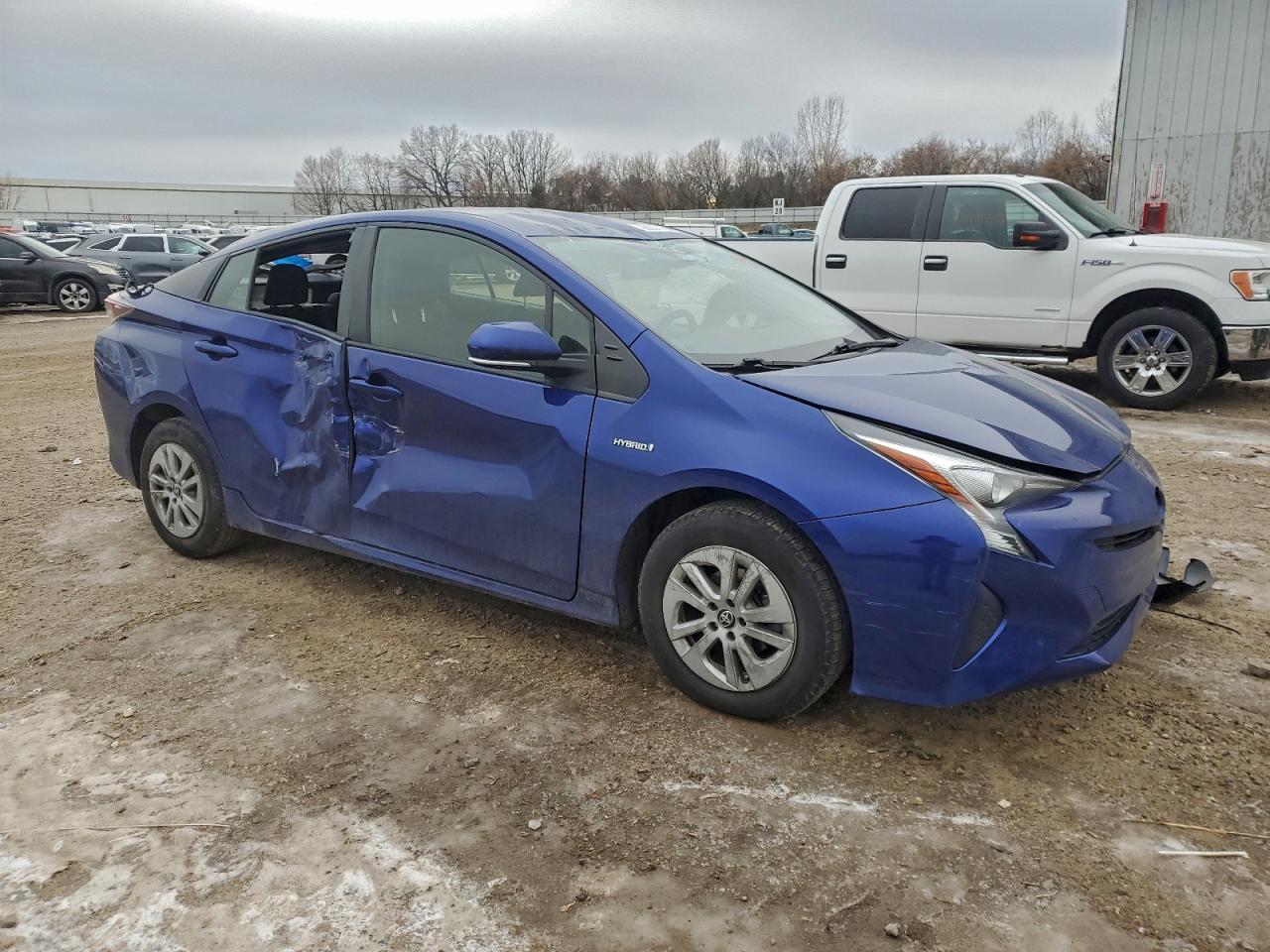 2017 TOYOTA PRIUS photo 4
