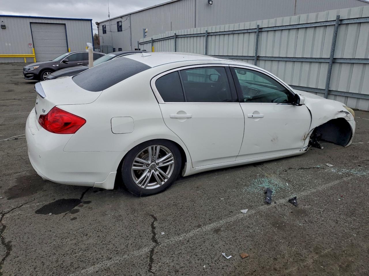 2013 INFINITI G37 BASE photo 3
