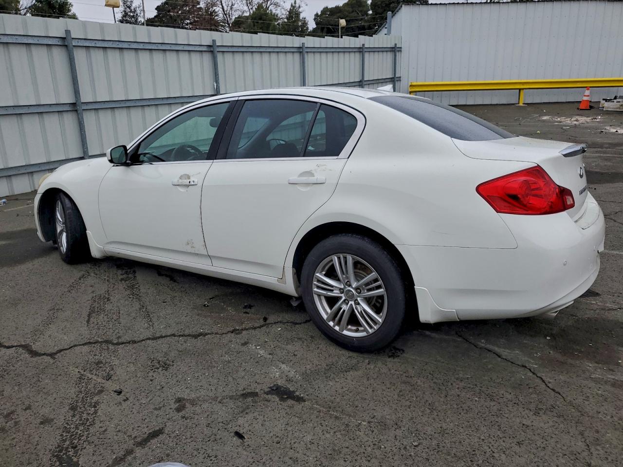 2013 INFINITI G37 BASE photo 2