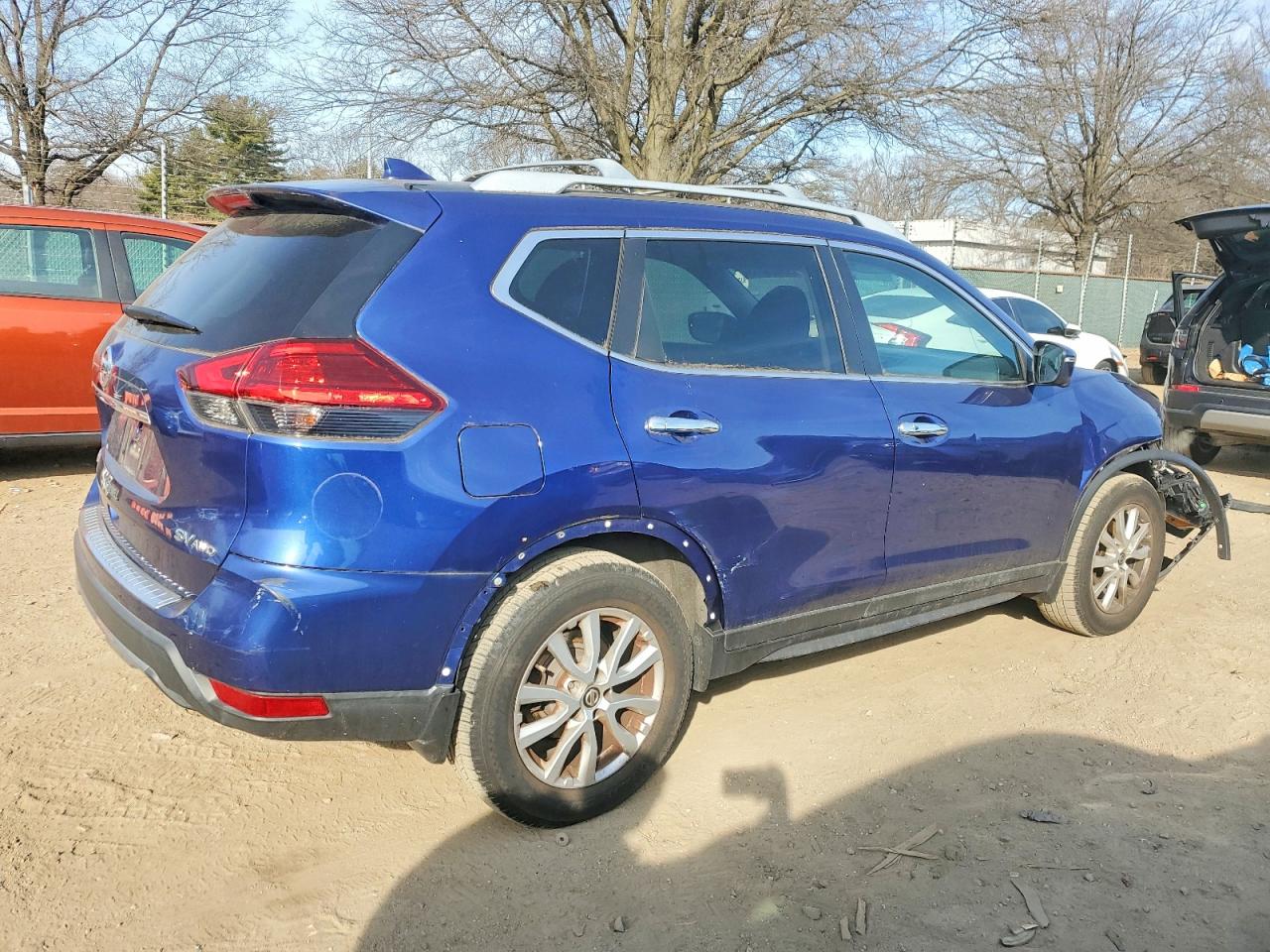 2017 NISSAN ROGUE SV photo 3