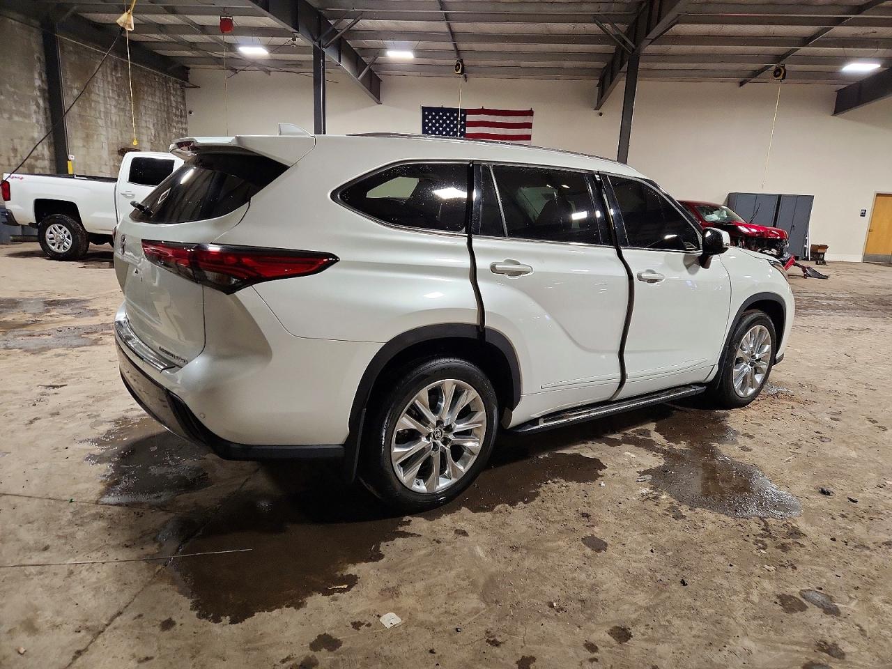 2022 TOYOTA HIGHLANDER LIMITED photo 3