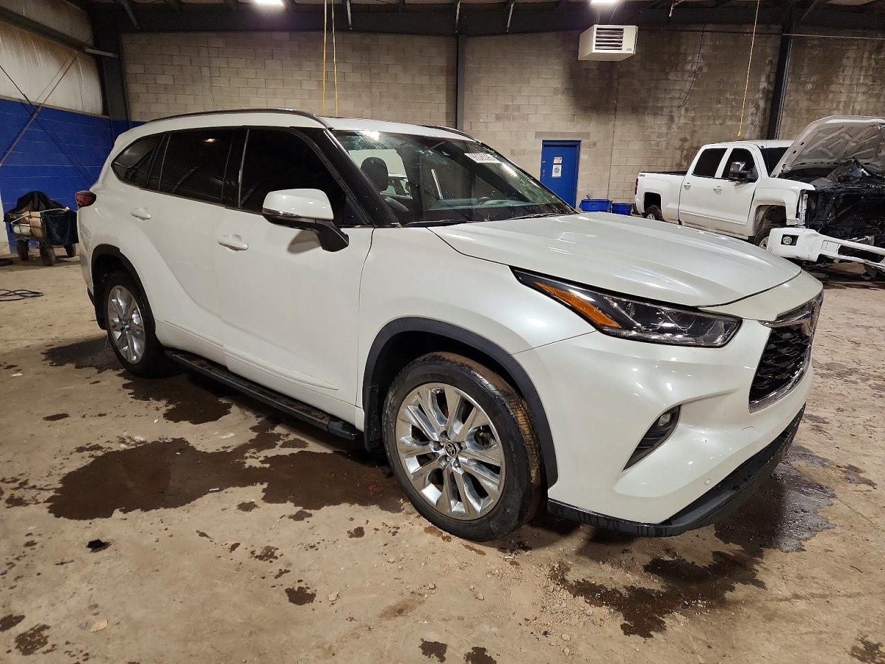 2022 TOYOTA HIGHLANDER LIMITED photo 4