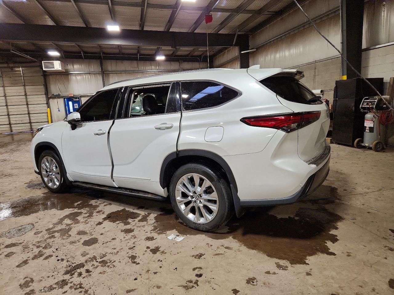 2022 TOYOTA HIGHLANDER LIMITED photo 2