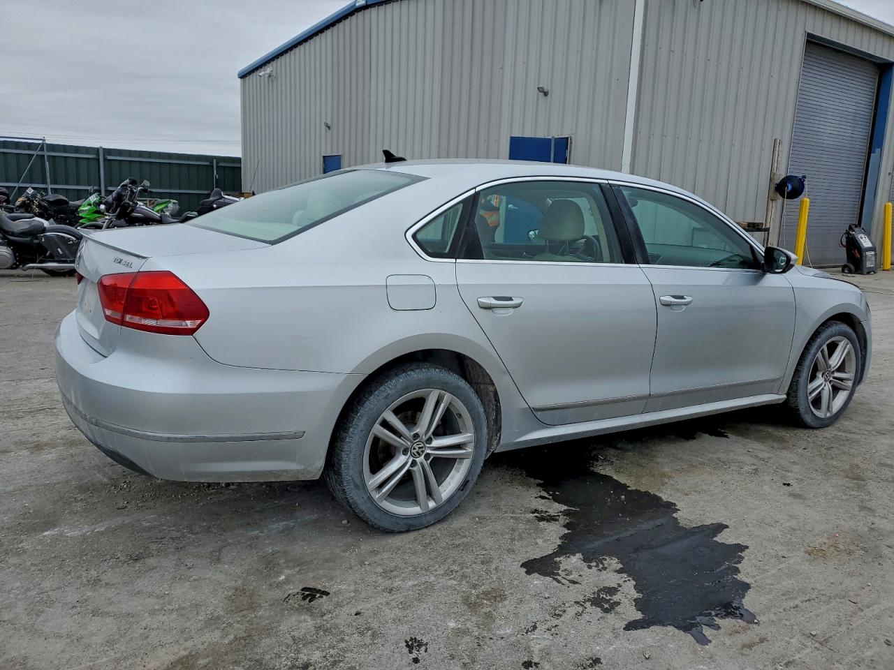 2012 VOLKSWAGEN PASSAT SEL photo 3