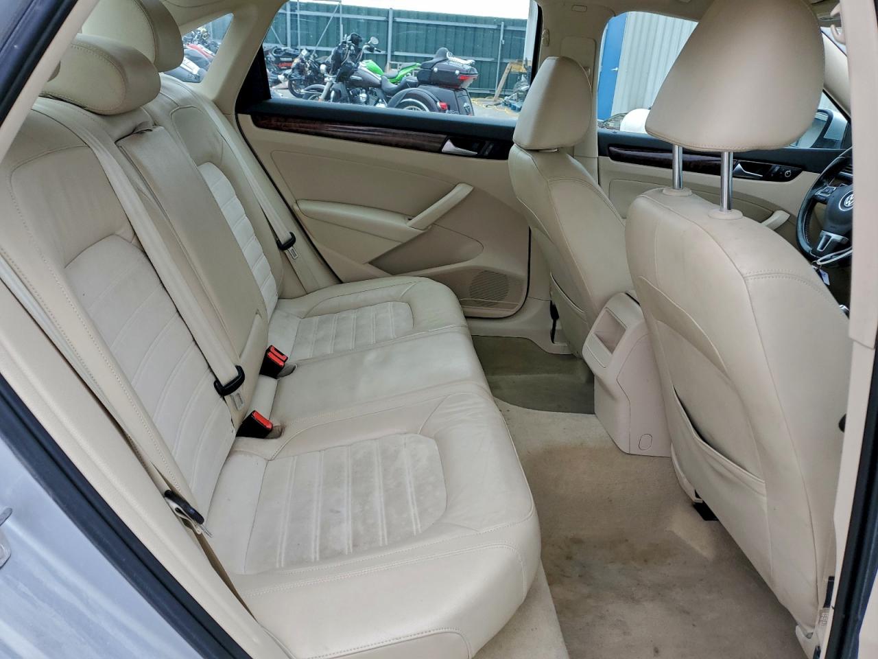 2012 VOLKSWAGEN PASSAT SEL photo 10