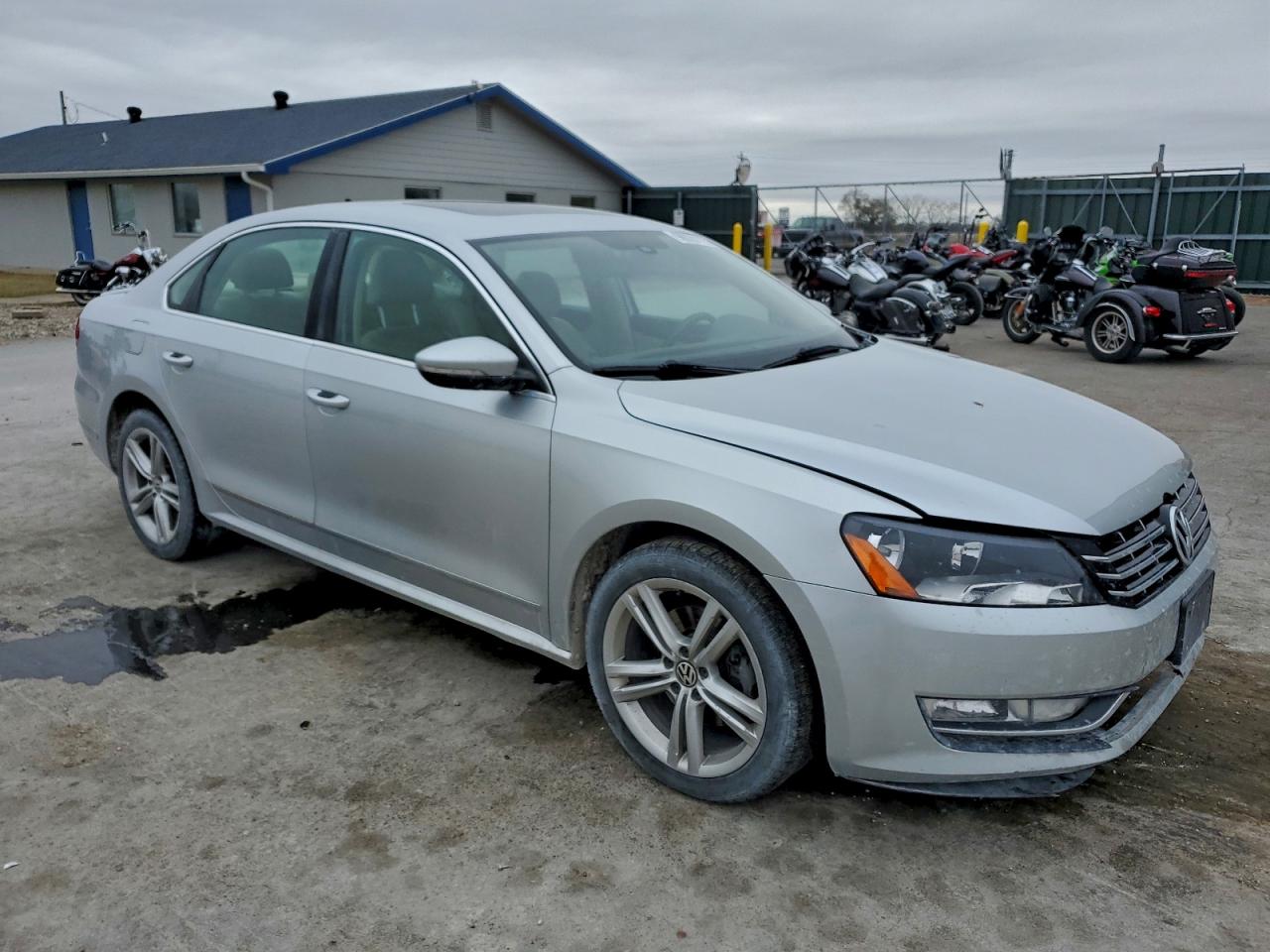 2012 VOLKSWAGEN PASSAT SEL photo 4