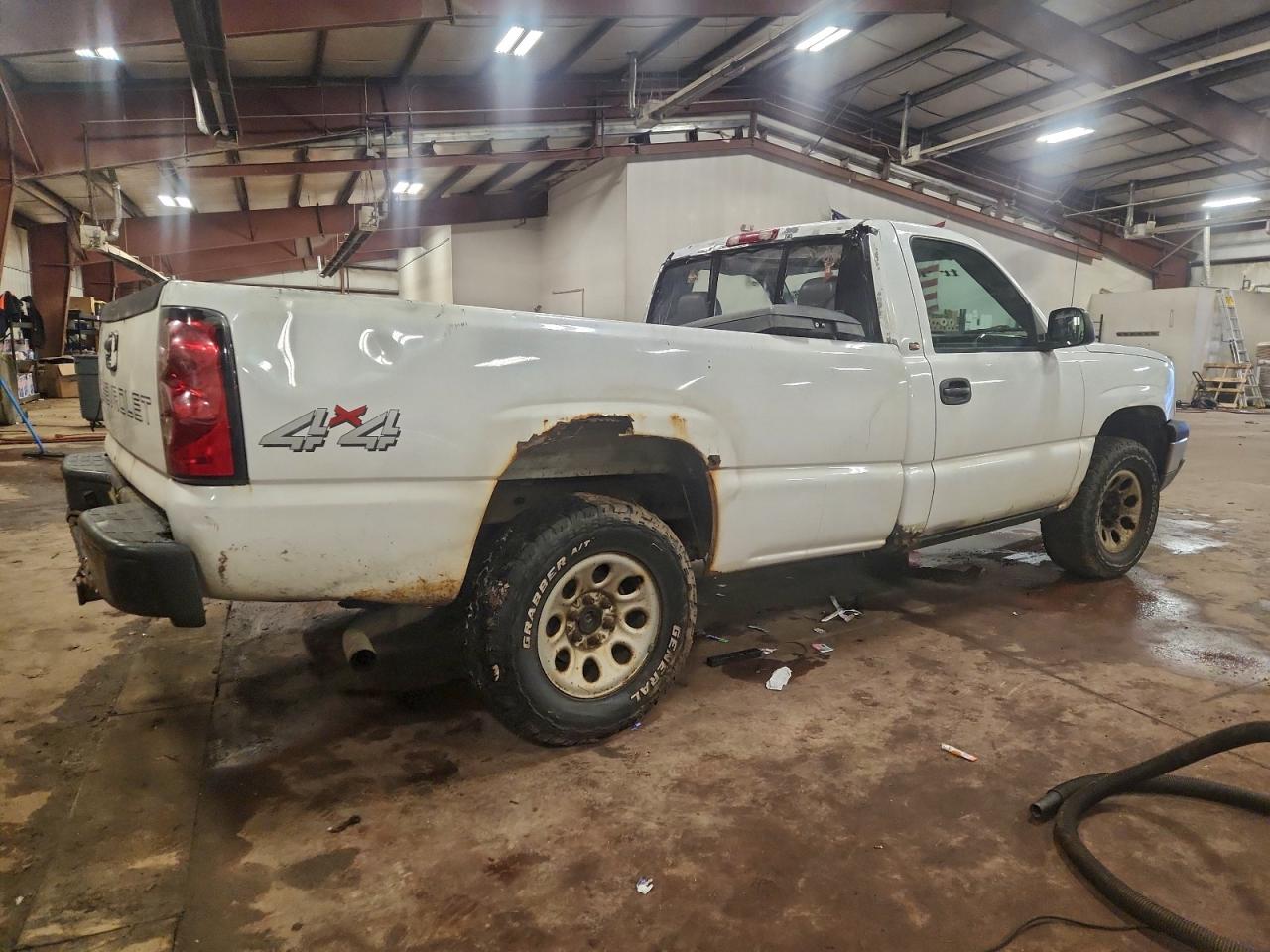 2005 CHEVROLET SILVERADO K1500 photo 3