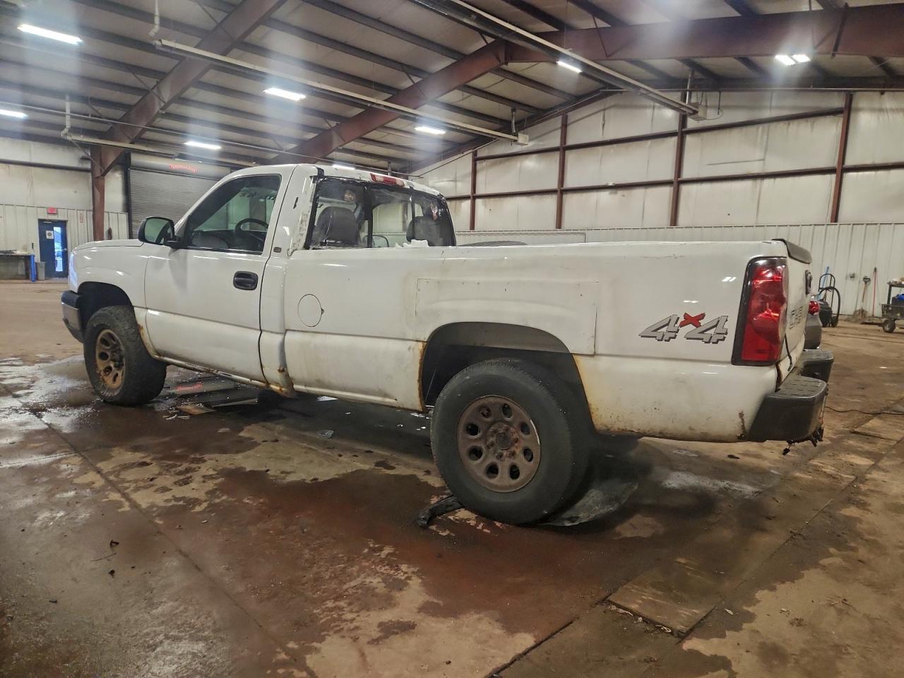 2005 CHEVROLET SILVERADO K1500 photo 2