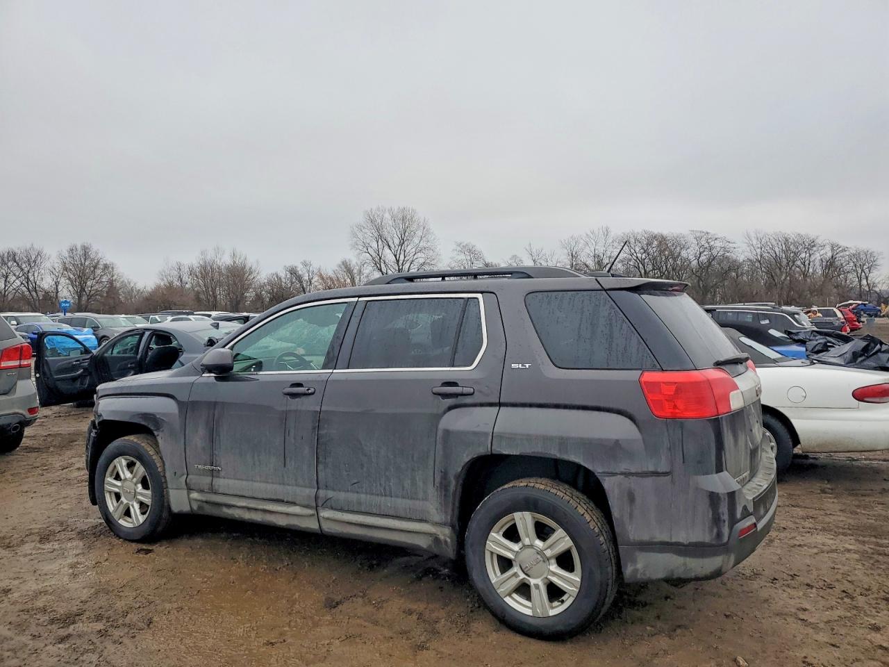 2015 GMC TERRAIN SLT photo 2