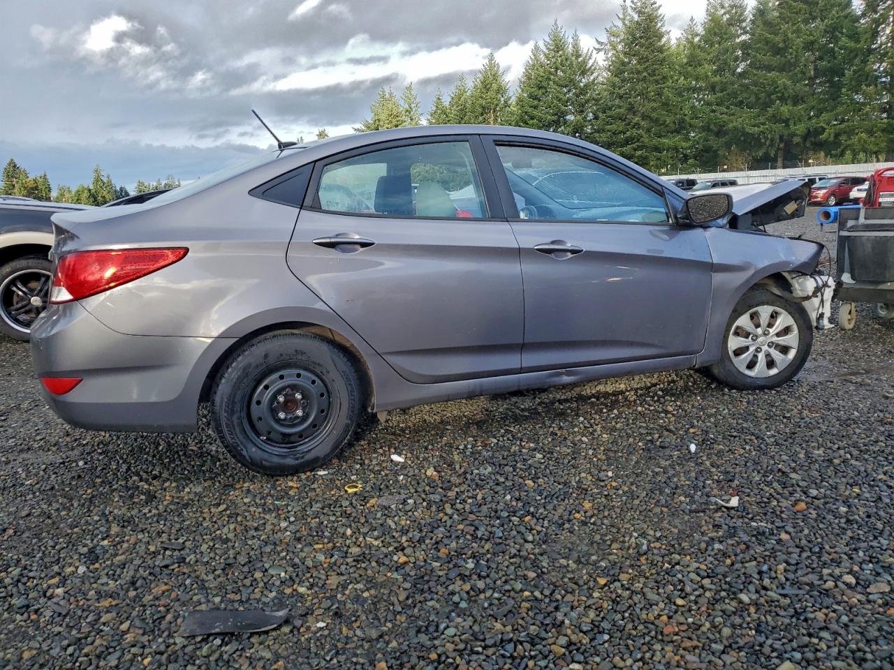 2015 HYUNDAI ACCENT GLS photo 3