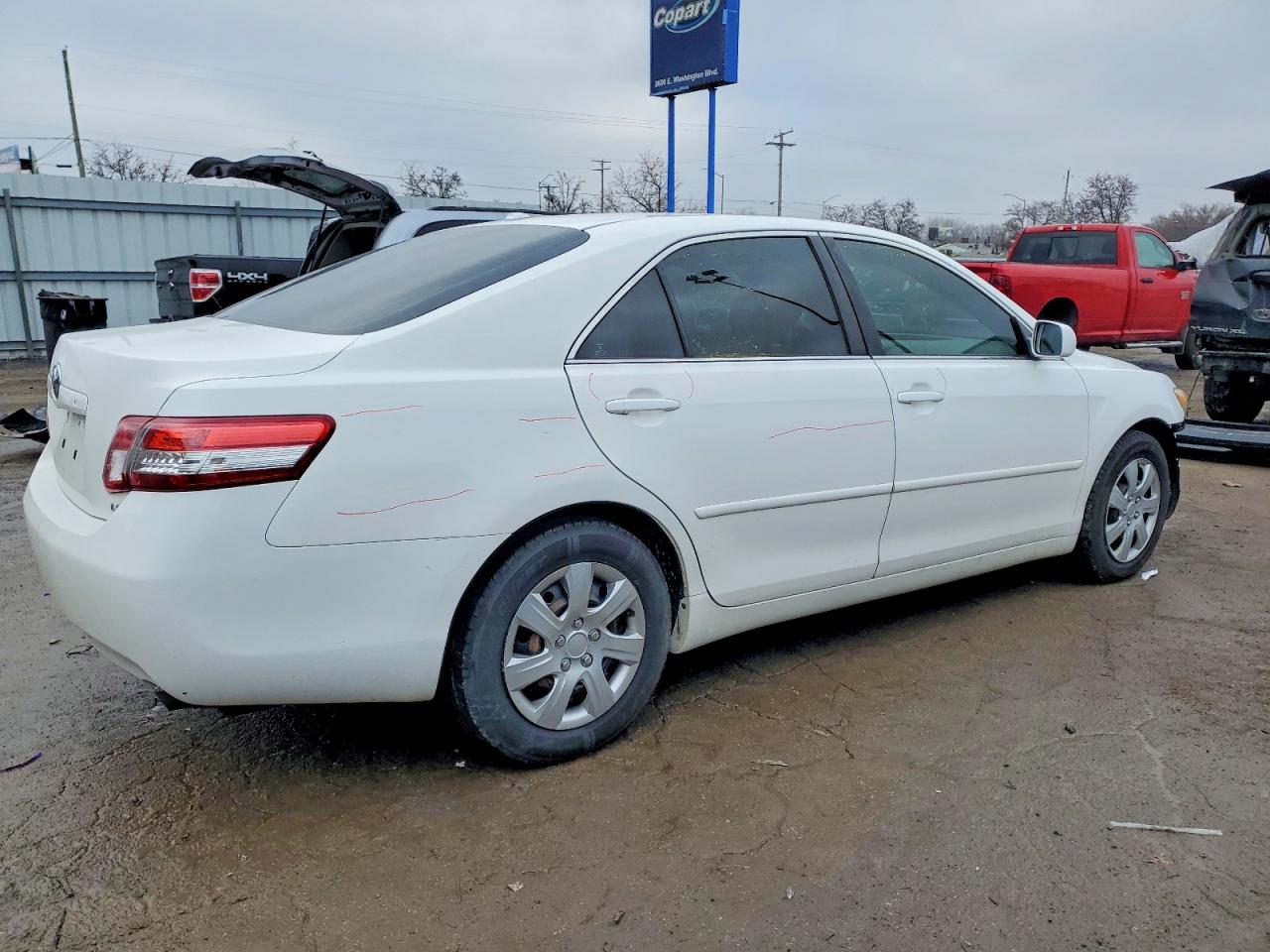 2011 TOYOTA CAMRY BASE photo 3