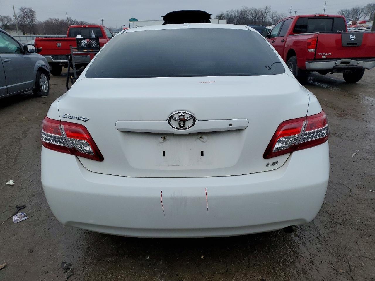 2011 TOYOTA CAMRY BASE photo 6
